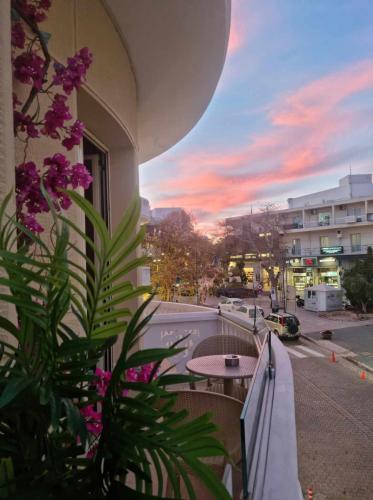 Golden City Center Suites