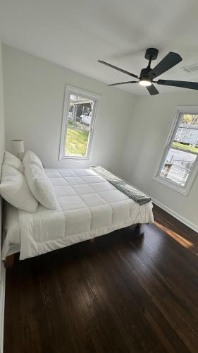 Ένα ή περισσότερα κρεβάτια σε δωμάτιο στο Renovated 2BR DT Marietta Braves