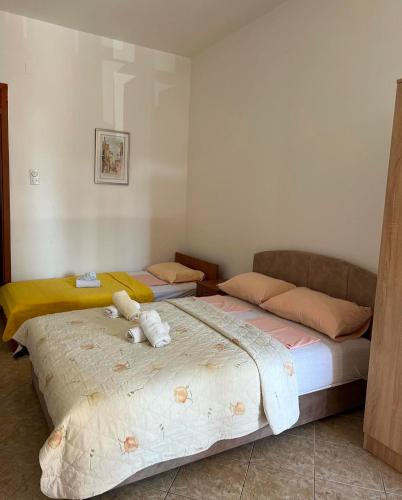 two beds with stuffed animals sitting on top of them at Villa Savovic in Petrovac na Moru