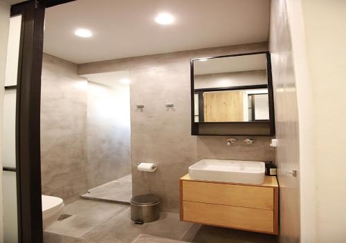 Emily in Athens - Central design awarded flat Syntagma E3