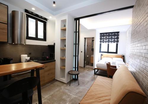 Emily in Athens - Central design awarded flat Syntagma E3