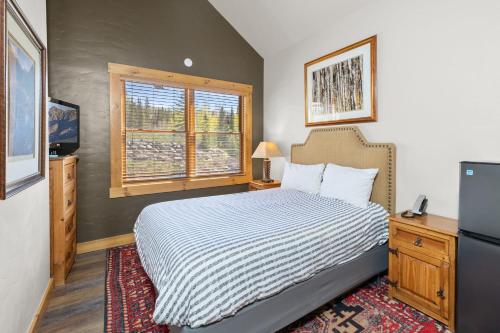 a bedroom with a bed and a window at Telluride Mountain Lodge Skiin Out amazing location in Telluride