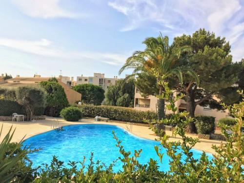 Coquet appartement avec piscine à 200m de la plage