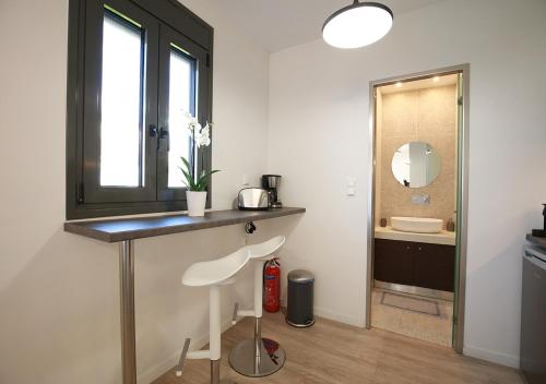 Emily in Athens - Central chic flat with terrace Syntagma E1