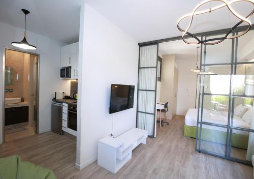 Emily in Athens - Central chic flat with terrace Syntagma E1