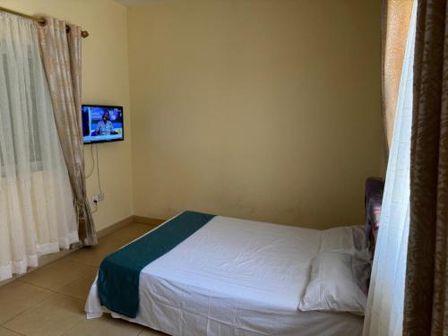Luxury Tema community 25 gated 3-bedroom house - Fivehills homesにあるベッド