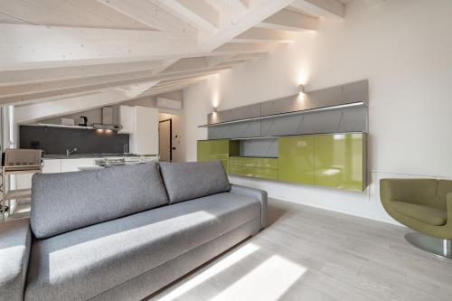 10 min walk from Prada, Bocconi and Metro