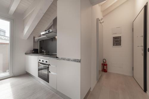 10 min walk from Prada, Bocconi and Metro