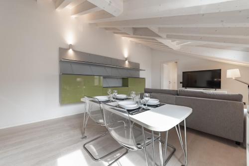 10 min walk from Prada, Bocconi and Metro