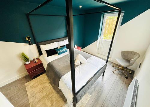 En eller flere senge i et værelse på Etta's House - NO 31 - A Cozy Urban Escape