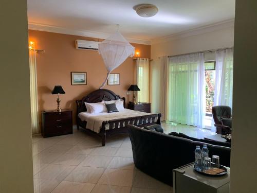 Postel nebo postele na pokoji v ubytování Lakepoint Villa
