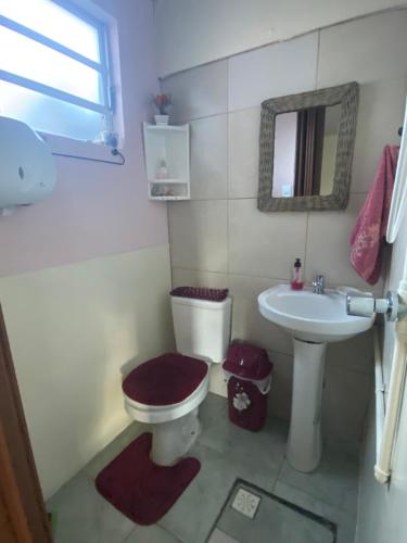 Un baño de Espaço privativo, funcional e aconchegante