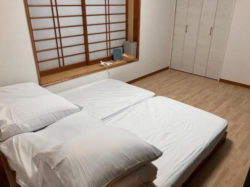 Katil atau katil-katil dalam bilik di Guest House Tomimori