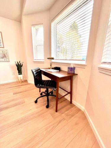 Foto dalla galleria di Olympic House: 3min from ONP w/ Sauna + Rec room a Port Angeles