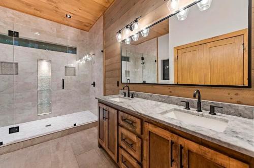 a large bathroom with two sinks and a shower at sugar mountain lodge in Blue Ridge