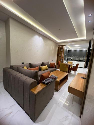 a living room with a couch and a table at Edificio seramica in Fnidek