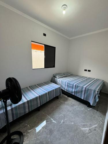 Ένα ή περισσότερα κρεβάτια σε δωμάτιο στο Casa em Itanhaém com Piscina Alto Padrão Próximo da Praia