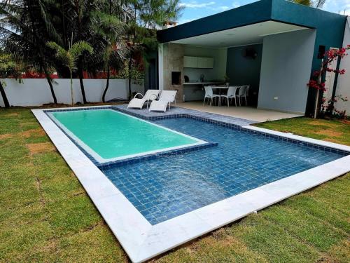a swimming pool in the backyard of a house at Casa Bela Vista in Japaratinga