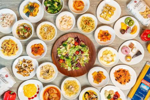 Makanan di atau berdekatan hotel