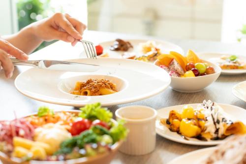 Makanan di atau berdekatan hotel