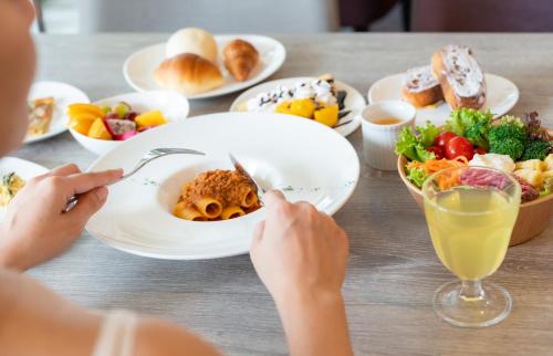 Makanan di atau berdekatan hotel