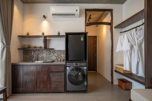 Dapur atau dapur kecil di Eco & Rustic Home Hoian