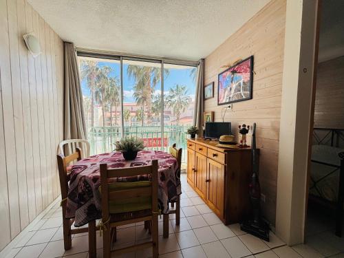 Photo de la galerie de l'établissement Appartement T2 cabine, 4 couchages, au port d'Argelès-sur-Mer - FR-1-309-504, à Argelès-sur-Mer