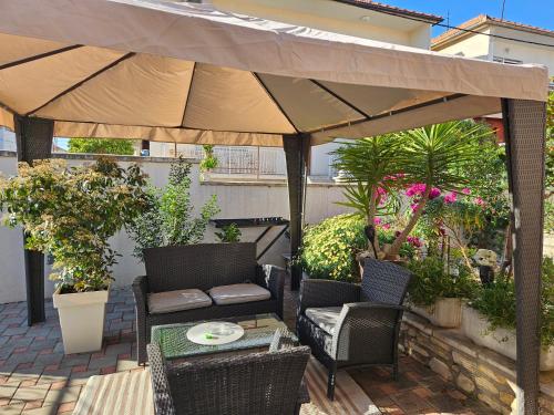 Apartments Benic with a heated pool