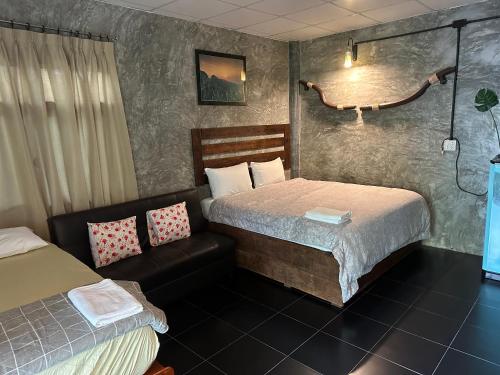 Postel nebo postele na pokoji v ubytování WildHomeบ้านพัก ปากช่อง-เขาใหญ่