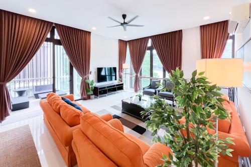 TV a/nebo společenská místnost v ubytování Luxury Villa Putrajaya 39 - Smarthome