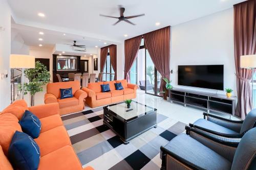TV a/nebo společenská místnost v ubytování Luxury Villa Putrajaya 39 - Smarthome