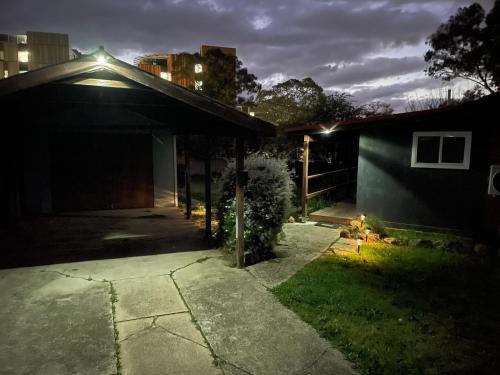 Φωτογραφία από το άλμπουμ του Canberra Hospital Locum Welcome - 2BR House σε Harman