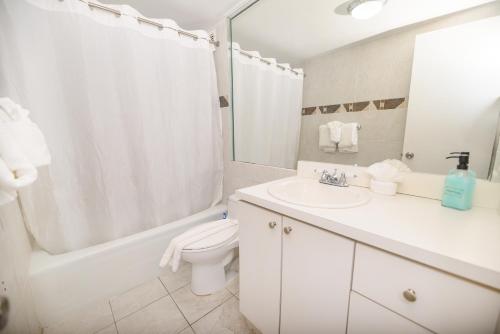SeaStays Apartmentsにあるバスルーム