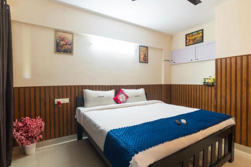 Кровать или кровати в номере Sancta Maria Lounge -cochin Airport
