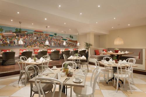 Restaurace v ubytování Ramada Resort By Wyndham Dar es Salaam