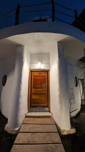 a hallway with a wooden door in a building at Kajal Kiin in El Cuyo