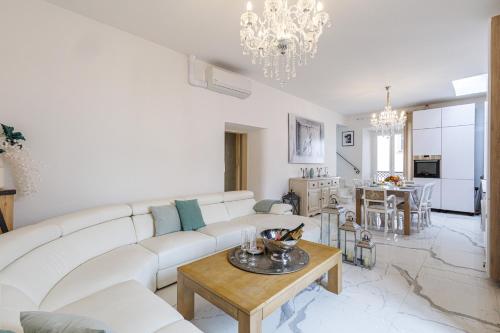 SICARDI - Elegant apartment in old town
