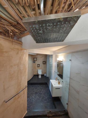 a bathroom with a toilet and a sink at Kajal Kiin in El Cuyo