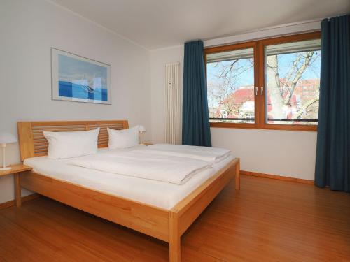 Un pat sau paturi într-o cameră la Kaiservillen Heringsdorf - Ferienwohnung mit 1 Schlafzimmer und Balkon D232