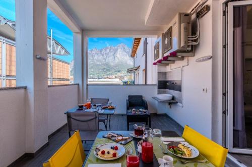 a small apartment with a table with food on it at B&B Acqua Dolce in Lecco