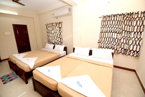 Cama o camas de una habitación en Aditya Residency