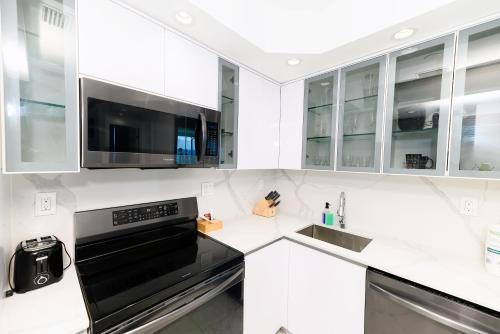 SeaStays Apartmentsにあるキッチンまたは簡易キッチン