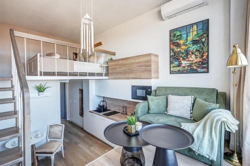 Χώρος καθιστικού στο Modern Studio near the city center