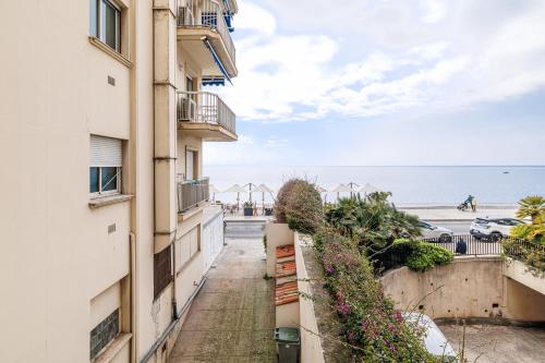 MYN1 - Spacieux appartement face à la mer