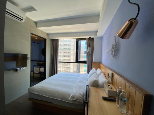 Postel nebo postele na pokoji v ubytování Just Inn Xin Yi 正旅館 信義