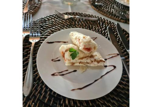 Đồ ăn tại/gần lều trại sang trọng