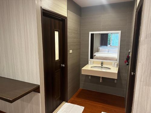 a bathroom with a sink and a mirror at 卡蹓英雄館 in Ma-tsu