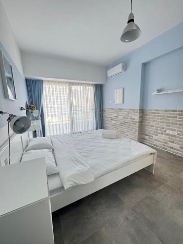 a bedroom with a large white bed in a room at Caesar Resort & SPA - Apartment with 2 Bedroom - Aurelius in Saint Yeorgios
