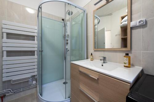 a bathroom with a shower and a sink at Graziella front de mer in Mers-les-Bains