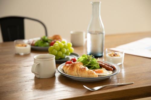 a table with a plate of food and a plate of food at VILLA Seamu 海風とどく広々贅沢GARDEN エアコン付きBBQルームを備えた高級ヴィラ in Kujukuri